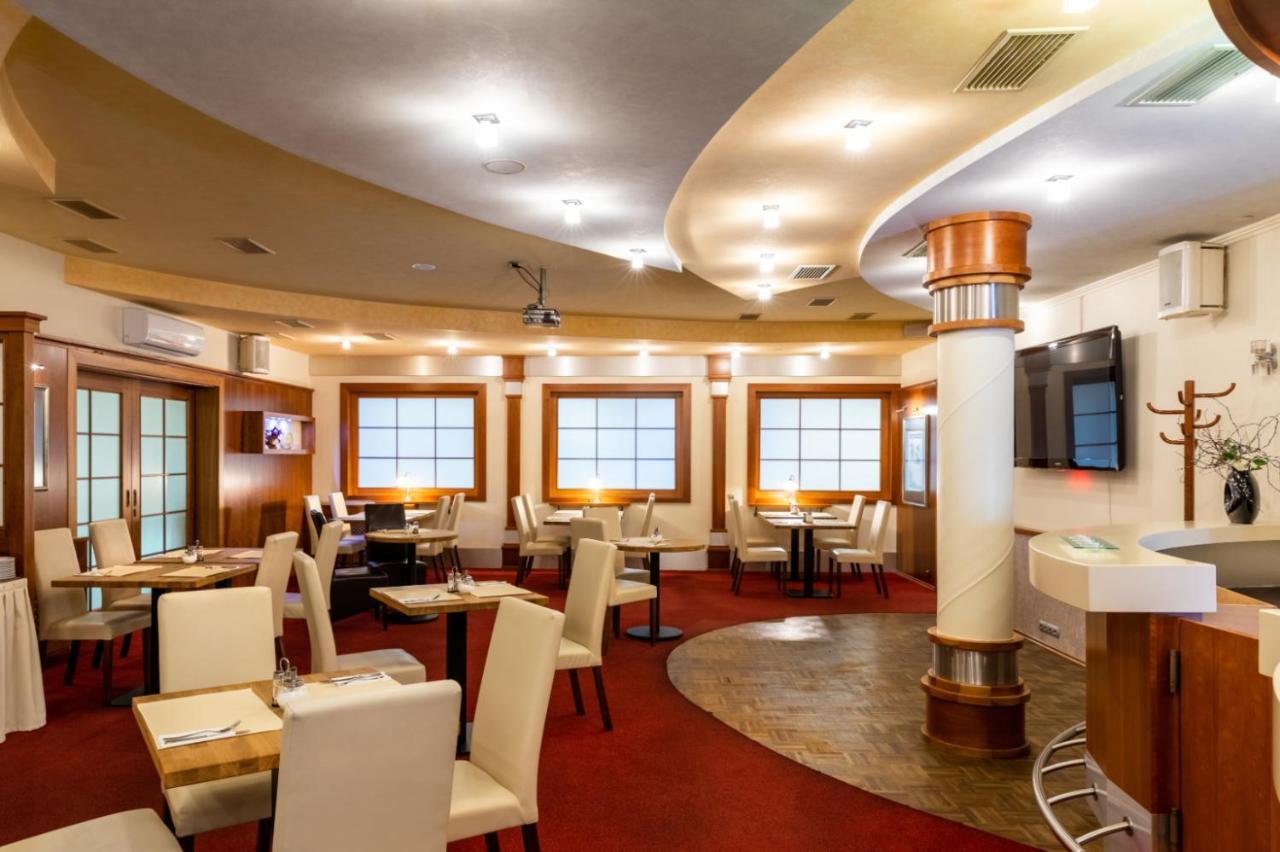 Valašské Meziříčí Hotel Abacie & Wellness מראה חיצוני תמונה